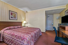 Super 8 by Wyndham Hartford South - Rocky Hill