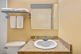 Super 8 by Wyndham Hartford South - Rocky Hill