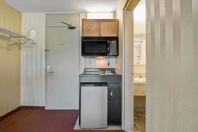 Super 8 by Wyndham Hartford South - Rocky Hill