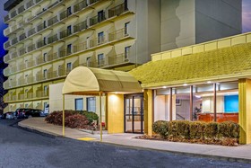 La Quinta Inn & Suites by Wyndham Stamford / New York City