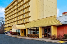 La Quinta Inn & Suites by Wyndham Stamford / New York City