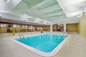 La Quinta Inn & Suites by Wyndham Stamford / New York City