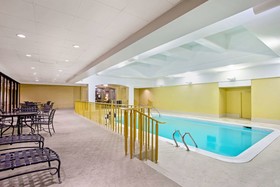 La Quinta Inn & Suites by Wyndham Stamford / New York City