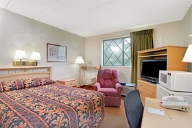 Super 8 by Wyndham Stamford/New York City Area