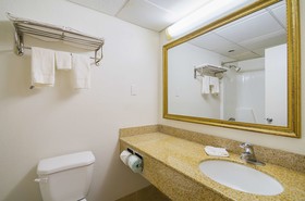 Travelodge by Wyndham Vernon CT