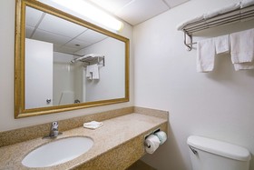 Travelodge by Wyndham Vernon CT