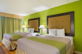 Travelodge by Wyndham Vernon CT
