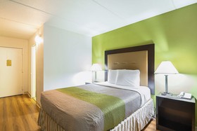 Travelodge by Wyndham Vernon CT