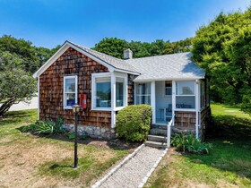 Marina Bay Cottages