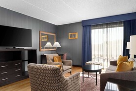 DoubleTree by Hilton Hotel Hartford-Bradley Airport