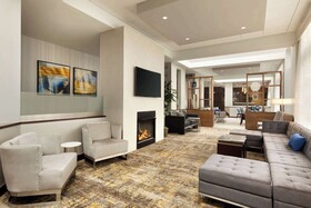 DoubleTree by Hilton Hotel Hartford-Bradley Airport