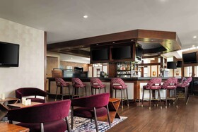 DoubleTree by Hilton Hotel Hartford-Bradley Airport