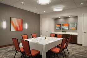 DoubleTree by Hilton Hotel Hartford-Bradley Airport