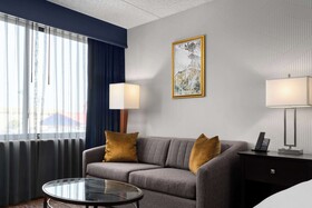 DoubleTree by Hilton Hotel Hartford-Bradley Airport