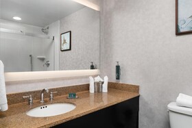DoubleTree by Hilton Hotel Hartford-Bradley Airport