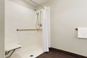 DoubleTree by Hilton Hotel Hartford-Bradley Airport