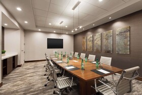 DoubleTree by Hilton Hotel Hartford-Bradley Airport