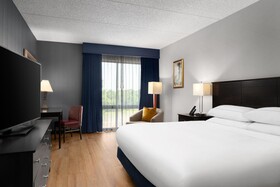 DoubleTree by Hilton Hotel Hartford-Bradley Airport