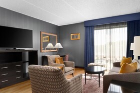 DoubleTree by Hilton Hotel Hartford-Bradley Airport