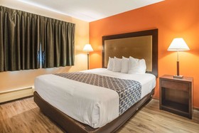 Econo Lodge Inn & Suites