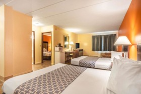 Econo Lodge Inn & Suites