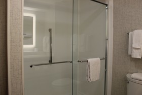 Holiday Inn Express Hotel & Suites