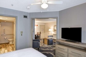 Homewood Suites by Hilton Hartford / Windsor Locks