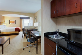 Holiday Inn Express & Suites Dover