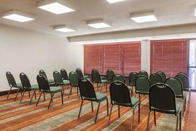 Days Inn by Wyndham Newark Wilmington