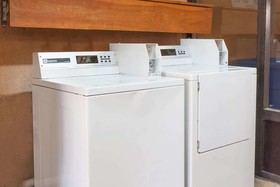 Days Inn by Wyndham Newark Wilmington