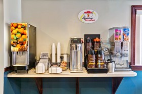 Super 8 by Wyndham Newark DE