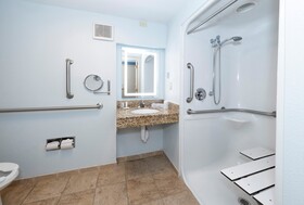 HomeTowne Studios by Red Roof Wilmington - New Castle