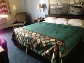 Super 8 by Wyndham New Castle