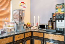 Super 8 by Wyndham New Castle