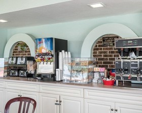 Econo Lodge Inn & Suites Resort - Rehoboth Beach