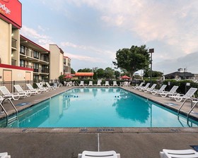 Econo Lodge Inn & Suites Resort - Rehoboth Beach
