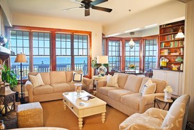 Elizabeth Pointe Lodge