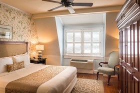 Elizabeth Pointe Lodge
