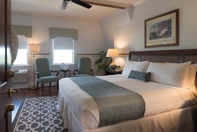 Elizabeth Pointe Lodge