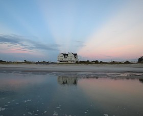 Elizabeth Pointe Lodge