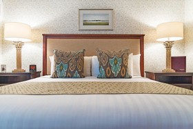 Elizabeth Pointe Lodge