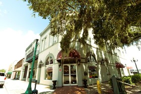 Oak Park Inn