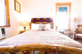 Oak Park Inn