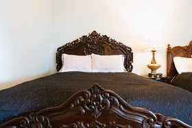 Oak Park Inn