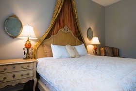 Oak Park Inn