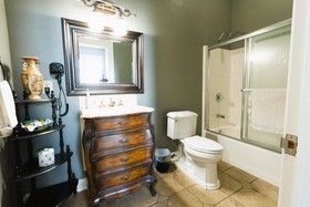 Oak Park Inn
