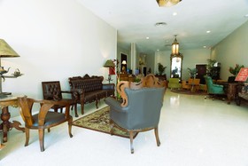 Oak Park Inn