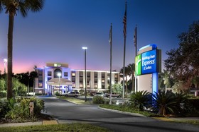Holiday Inn Express & Suites Bartow
