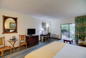 Boca Raton Plaza Hotel & Suites