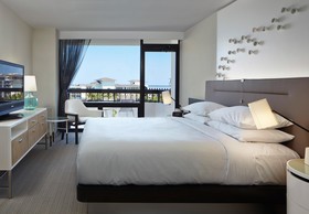 Waterstone Resort & Marina Boca Raton, Curio Collection by Hilton